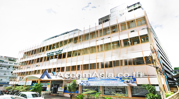  2  Office Space For Rent in Silom ,Bangkok BTS Surasak at Manaphan Building AA10970